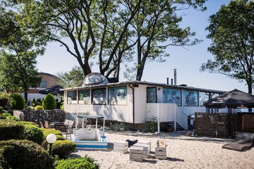 Beach bar
