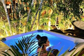 Outdoor spa tub