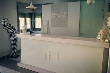 Check-in/check-out kiosk