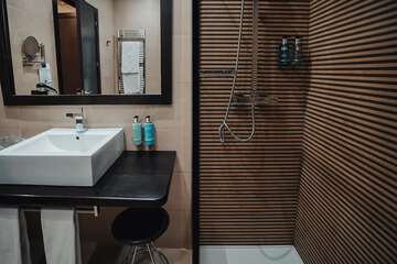 Bathroom sink