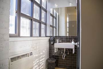 Bathroom sink
