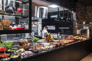 Breakfast buffet