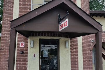 Check-in/check-out kiosk