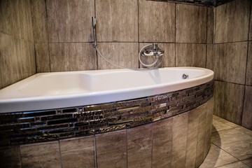Deep soaking bathtub