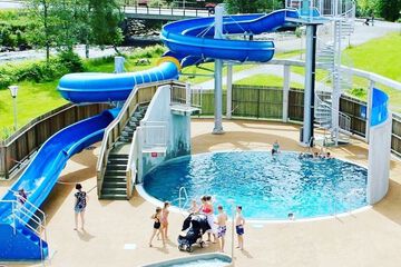 Indoor/outdoor pool