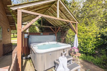 Private spa tub