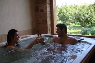 Indoor spa tub