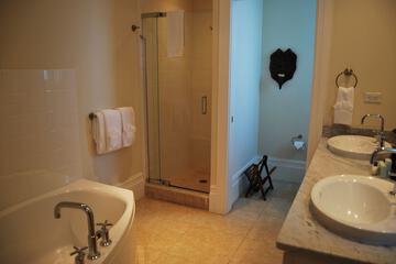 Bathroom amenities