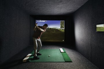 Indoor golf driving range