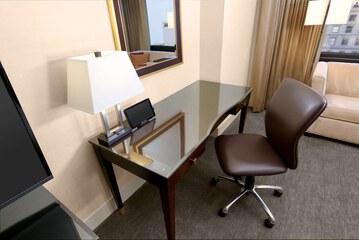 Room 40 of 176