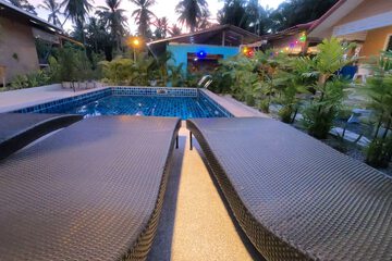 Indoor/outdoor pool