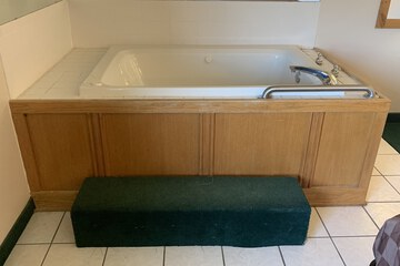 Private spa tub