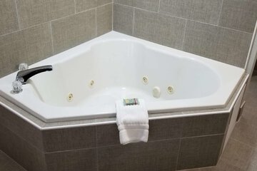 Private spa tub