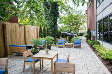 Hotel Exterior 162 of 166