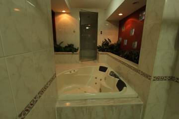 Jetted tub
