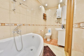 Deep soaking bathtub