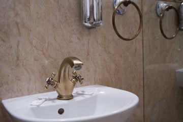 Bathroom sink