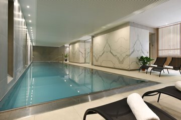 Indoor/outdoor pool