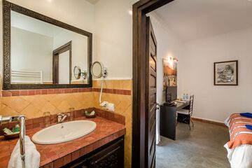 Bathroom sink
