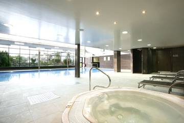 Indoor spa tub