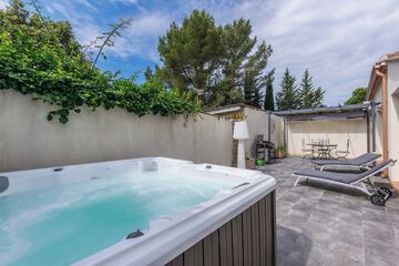 Private spa tub