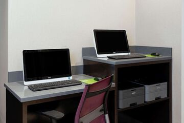 Business Center 32 of 33