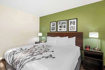 Room 10 of 32