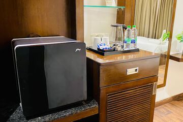 Mini-refrigerator