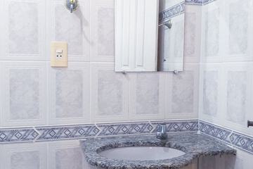 Bathroom sink