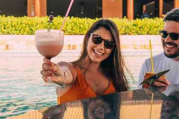 Swim-up bar