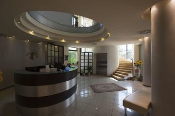 Concierge desk