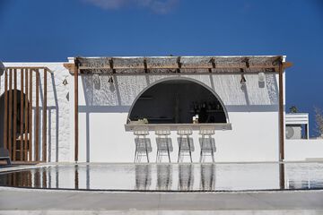 Poolside bar