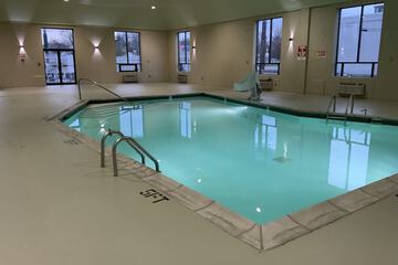Indoor/outdoor pool