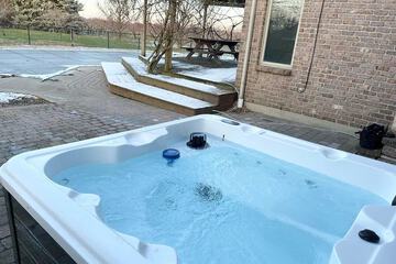 Private spa tub