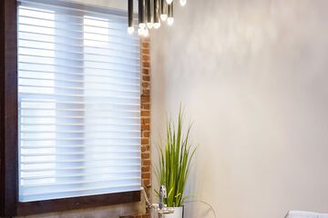 Deep soaking bathtub