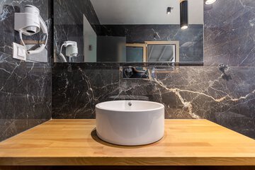 Bathroom sink