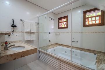 Jetted tub