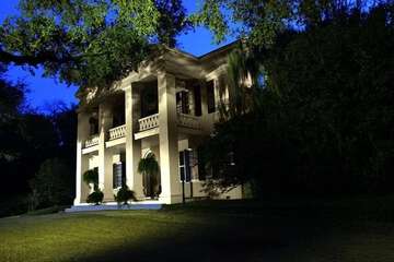 Monmouth Historic Inns and Gardens