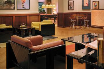Lobby lounge