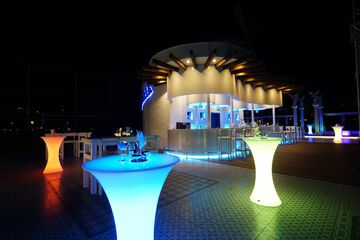 Poolside bar