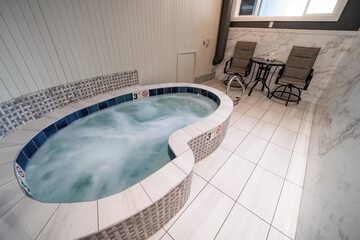 Indoor spa tub