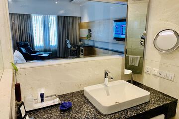 Bathroom sink
