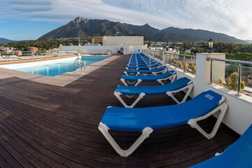 Rooftop pool