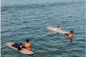 Surfing/boogie boarding