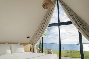 Beach/ocean view