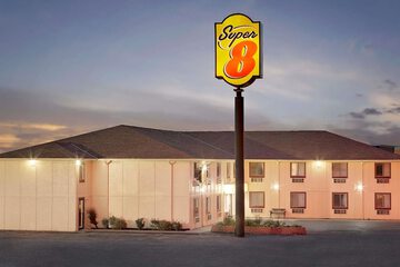 Super 8 by Wyndham Rock Port MO