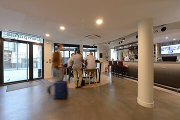 Lobby lounge