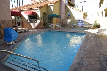 Pool 10 of 60
