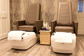 Nail salon