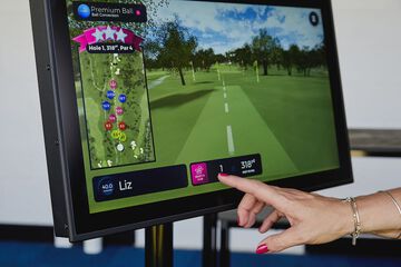 Indoor golf driving range